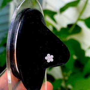 Flower 🌸 (L shape Nose Stud)